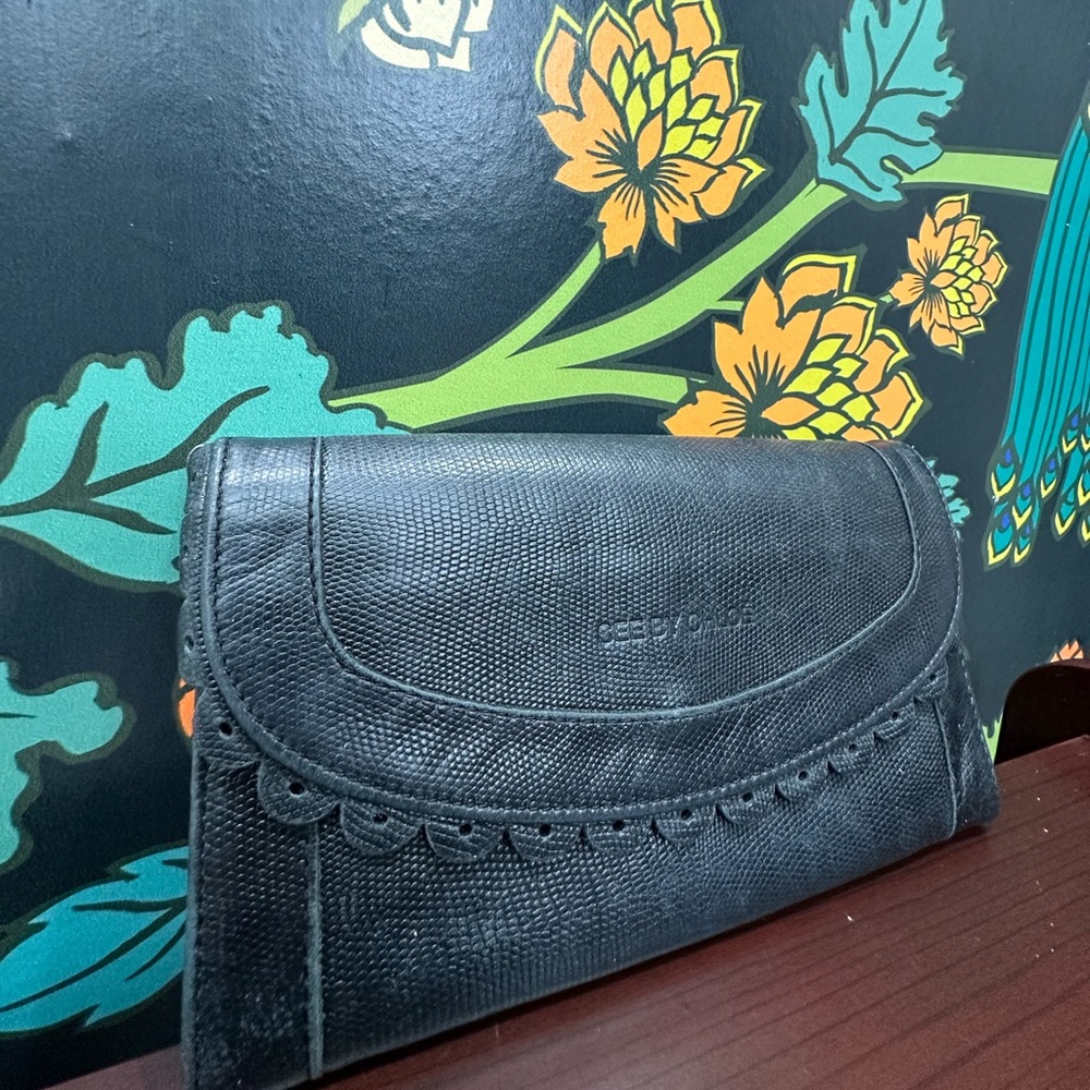 See by Chloé Black Scalloped Leather Continental Wallet - Picture 5 of 9